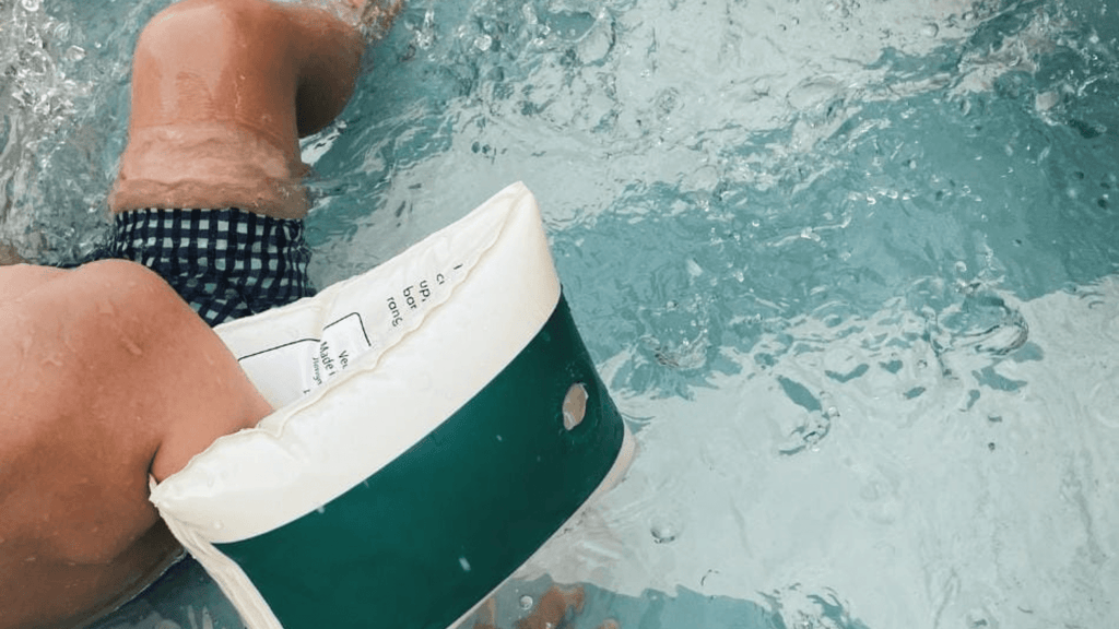 Comme un poisson dans l'eau ? Le moniteur de natation Maxime Bodson de Jungle Skills à la rescousse !