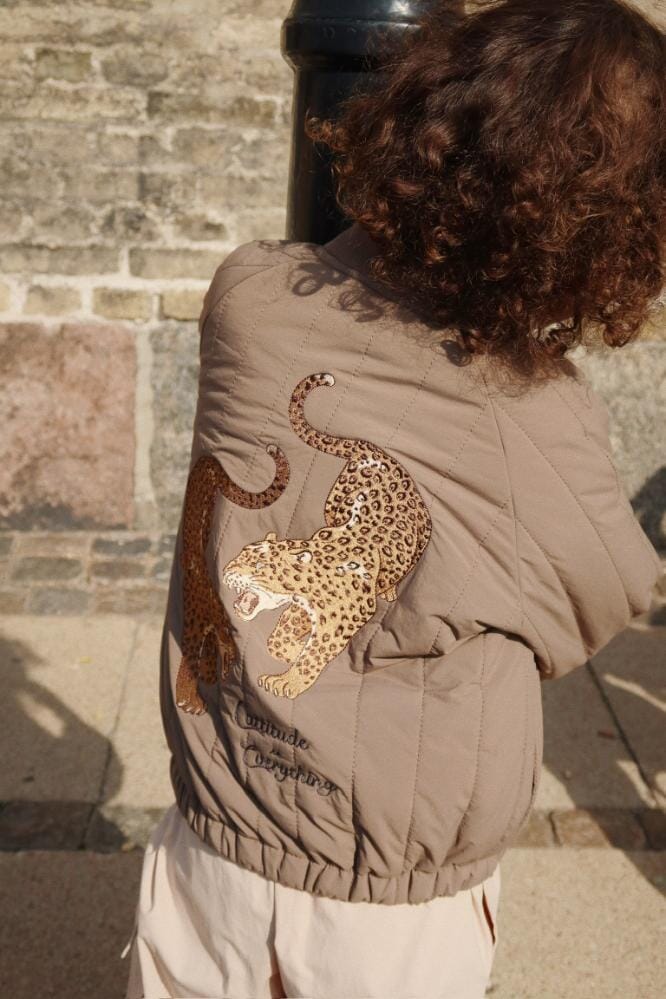 Juno Bomberjas - Walnut