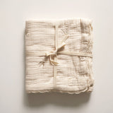 Gentil Coquelicot - Dekentje handgeborduurde zwaluwen met kant